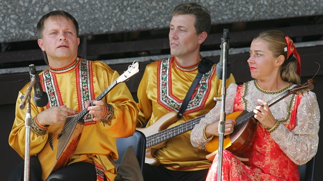 Státní soubor tanc Ural z Omsku pedvedl na 16. Karlovarském folklorním