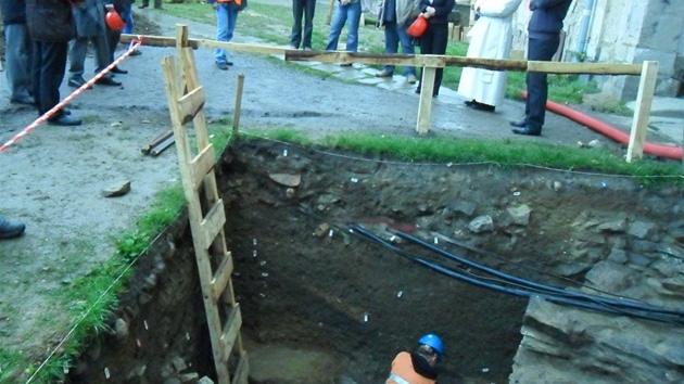 Záchranný archeologický výzkum bude pokraovat a do hloubky tí metr.