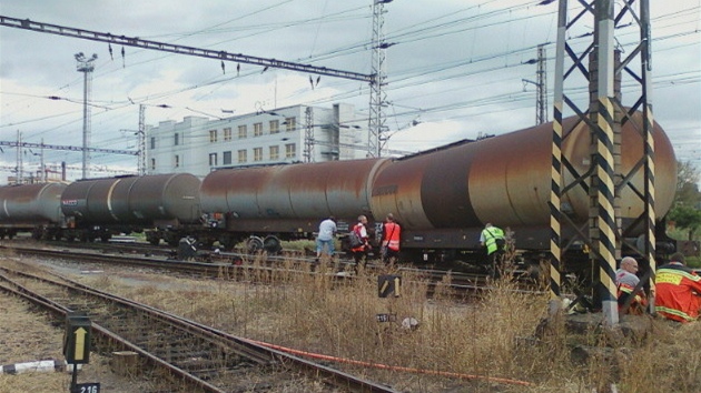 V Perov vykolejily dva vagony s cisternami.