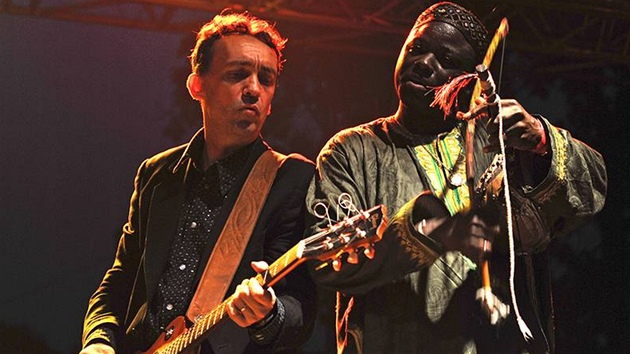 Z festivalu Respect 2009 - Justin Adams a Juldeh Camara