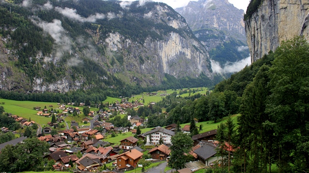 Oblast Jungfrau je jedinená pro zimní pobyt na lyích i pro letní pí
