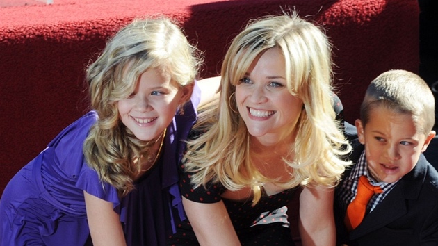 Reese Witherspoonová, její dcera Ava a syn Deacon (prosinec 2010)