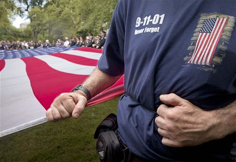 Ameriané si pipomnli desáté výroí teroristických útok (11. záí 2011)