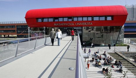 Masarykova univerzita plánuje zaloit soukromou vysokou kolu, která by mla studenty více propojit s praxí.