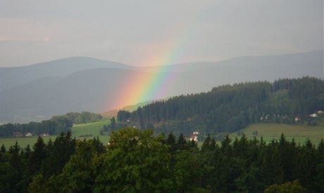 Duha nad Beskydami.