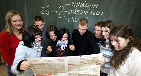 Rodie student z prmyslovky ihned poté, co se o plánovaném slouení kol dozvdli, napsali lenm zastupitelstva kraje otevený dopis se svými postoji ke sluování. (Ilustraní snímek)