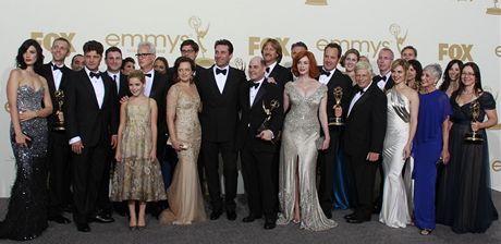 Emmy 2011 - herci a tvrci seriálu Mad Men, který zvítzil v kategorii nejlepí...