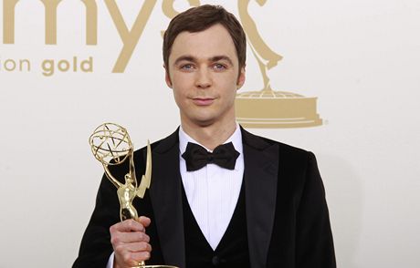 Emmy 2011 - nejlep komediln herec Jim Parsons s ji druhou cenou za seril