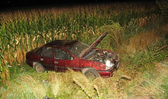 Na Znojemsku havarovalo v pátek v noci auto plné teenager. Za volantem sedl