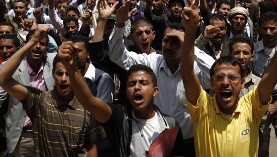 Nedlní stotisícová demonstrace v jemenském hlavním mst Saná