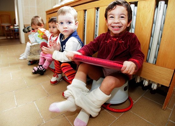 Předškolákům, kteří mají potíže s pomočováním, může pomoci dětský urolog českokrumlovské nemocnice Jiří Doležal. (Ilustrační snímek)