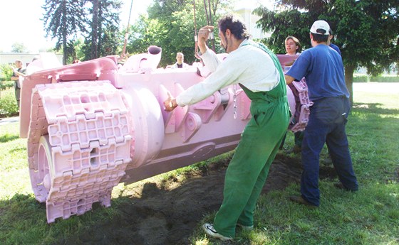 Pobyt sovtských vojsk v Lázních Bohdane dlouhá léta pipomínalo torzo