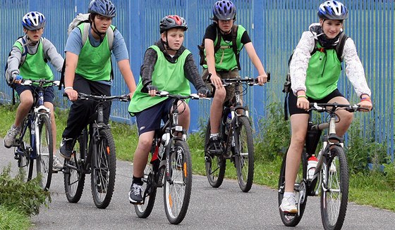 Školáci vyrazili na kolech napříč Libercem, testovali bezpečnost cyklistů ve