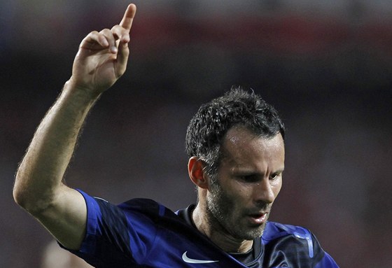 NEPATÍ DO STARÉHO ELEZA. Ryan Giggs stílí góly za Manchester United i ve 38