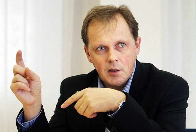 O kontaktech mezi kandidáty na �éfa �T a politiky se u této volby zatím jen spekulovalo. Te� Petr Dvo�ák p�iznal, �e se kv�li svým vizím se�el s premiérem Petrem Ne�asem.