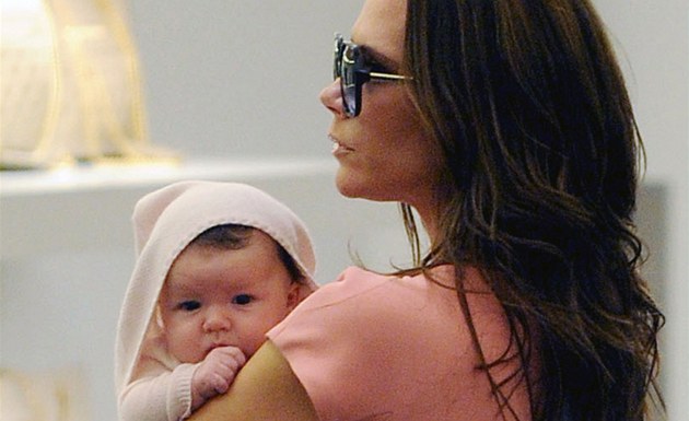 Victoria Beckhamová a její dcera Harper Seven na nákupech