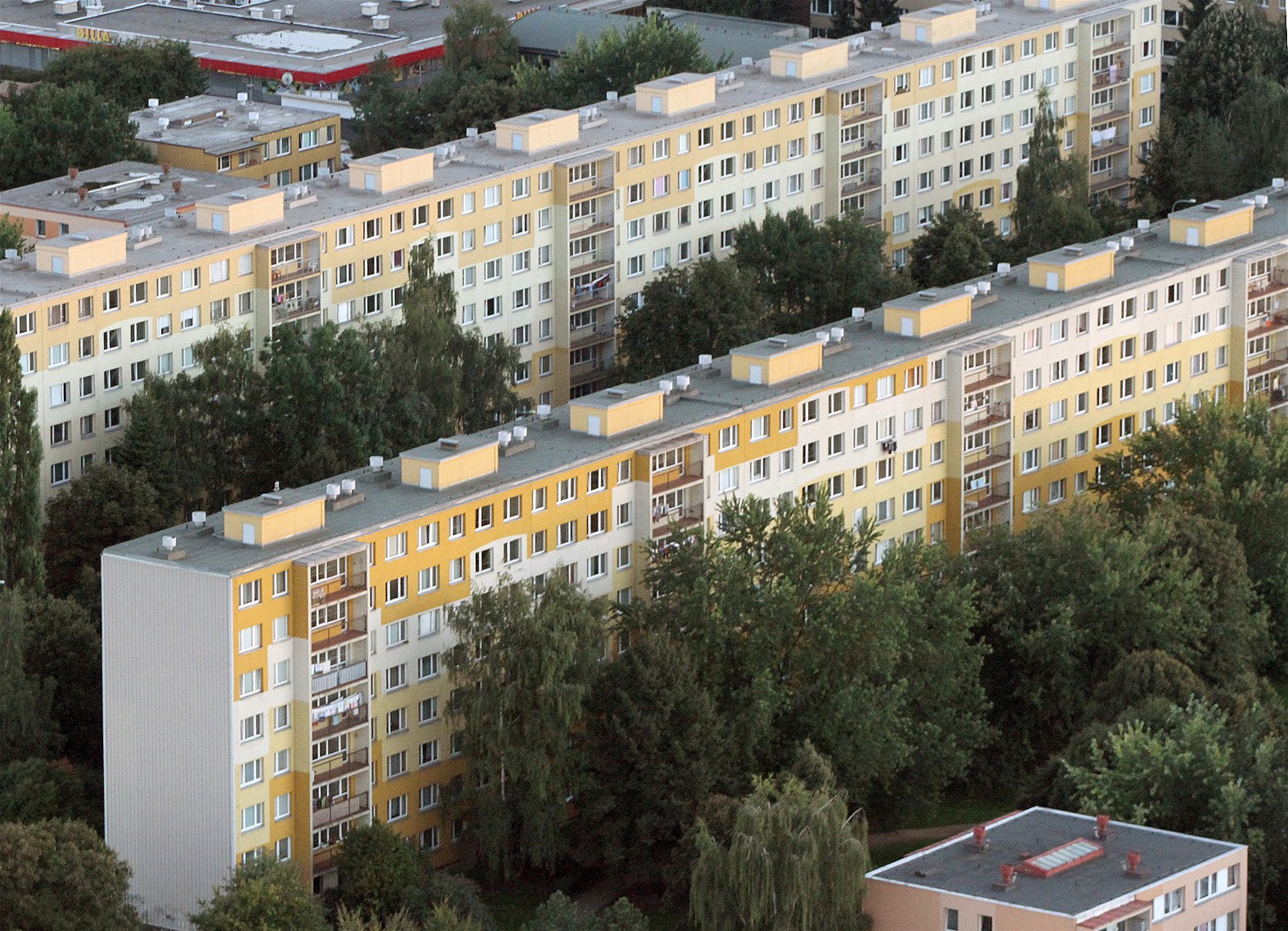Dnes má povinnost odvést da� prodávající a kupující za n�j ru�í. Nyní institut ru�ení zmizí a da� z nabytí nemovitosti (dnes da� z p�evodu) bude odvád�t rovnou kupující.