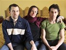 Ameriané zadrení v Íránu ped setkání se svými matkami v Teheránu. Zleva: