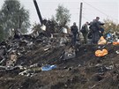 Letet vyetovatel ohledvaj msto nehody letounu Jak-42D v Jaroslavli.