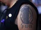 Amerian se motivem 11. záí vytetovaným na rameni (11. záí 2011)