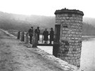 Kolaudaní komise pi prohlídce hráze 18. srpna 1915. Pedseda komise Karel