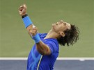 ÚLEVA. panlský tenista Rafael Nadal postoupil do finále US Open pes Murrayho.