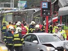 Hasii, policie i záchranái u tragické nehody tramvají v Praze na Plzeské
