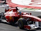 UBRÁNIL SE. panl Fernando Alonso z Ferrari uhájil tetí místo ve Velké cen