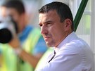 Trenér Slavie Michal Petrou sleduje utkání 6. kola první fotbalové ligy s