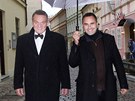 Bohuslav Svoboda a Jan Kalousek (oba ODS) míí do volebního tábu strany. (16....