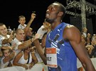JAMAJSKÁ KLASIKA. Usain Bolt v obleení fanouk, tentokrát na mítinku v
