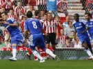 U JE TAM! Hrái Chelsea se radují z gólu. Úpln vlevo autor branky John Terry.