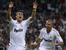 ZAAL DRÁPKY. Cristiano Ronaldo z Realu Madrid (vlevo) se raduje ze vsteleného