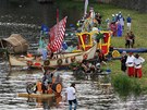 V Plzni na Radbuze se uskutenila tradiní plavba netradiních plavidel.