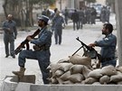 Afghántí policisté steí ulice Kábulu, které uvrhlo komando Talibanu do