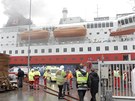 Nortí záchranái evakuují pasaéry trajektu Nordlys (15. záí 2011)