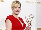 Emmy 2011 - Kate Winsletová s cenou pro nejlepí hereku v minisérii za roli