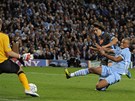 VEDOUCÍ GÓL. Edinson Cavani z Neapole stílí první gól zápasu proti Manchesteru