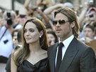 Brad Pitt a Angelina Jolie v Torontu (záí 2011)