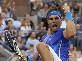 VAMOS! panl Rafael Nadal se raduje z povedenho gamu ve finle US Open.