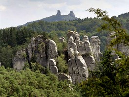 esk rj: pskovcov skaln ve, v pozd zcenina hradu Trosky