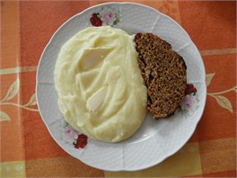 Sekaná s bramborovou ka�í byla klasickým masovým ob�dem, který se dob�e...