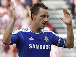 KAPITN A STELEC. John Terry z Chelsea gestikuluje na divky pot, co vstelil