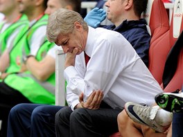 TRPL NA LAVICE. Arsenal sice vyhrál, ale trenér Arsene Wenger si utkání