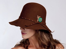 Tento hnědý klobouk z kolekce "Originál je jen jeden!" ochrání váš účes před