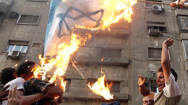 Protesty ped budovou izraelského velvyslanectví v Káhie(10. záí 2011)