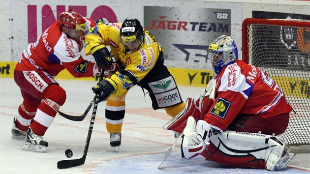 Momentka z duelu Litvínov (ve lutém) - Budjovice.