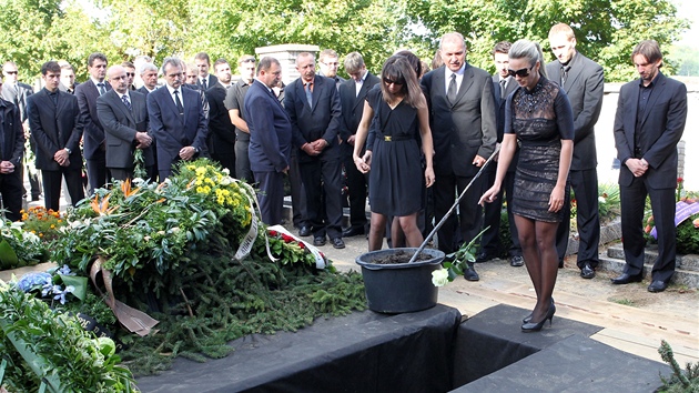 S hokejistou Josefem vaíkem se v Havlíkov Brod pily rozlouit stovky...