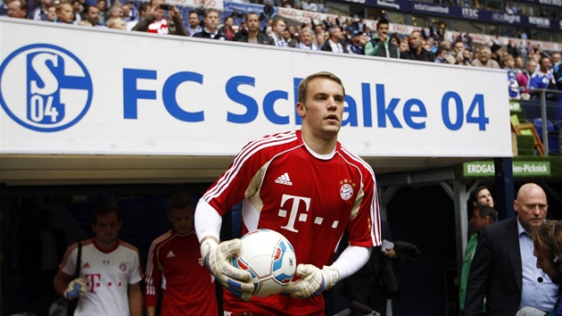 NÁVRAT. Branká� Manuel Neuer se v dresu Bayernu vrátil na stadion Schalke, kde