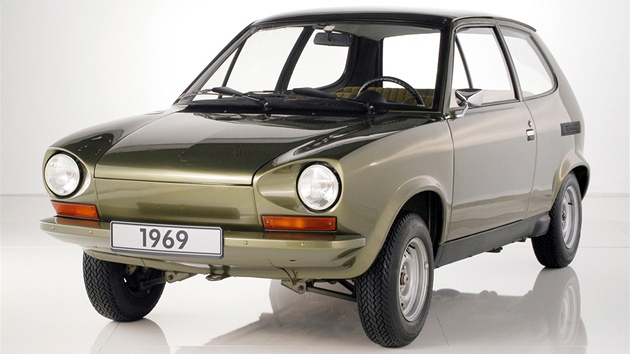 Volkswagen EA 266: M�l to být levný nástupce brouka, men�í alternativa k budoucímu modelu Golf. Nakonec se s n�j vyklubal závo�ák s motorem uprost�ed. Kv�li konstruk�ní náro�nosti byl projekt s interním ozna�ením EA 266 v roce 1971 smeten ze stolu.